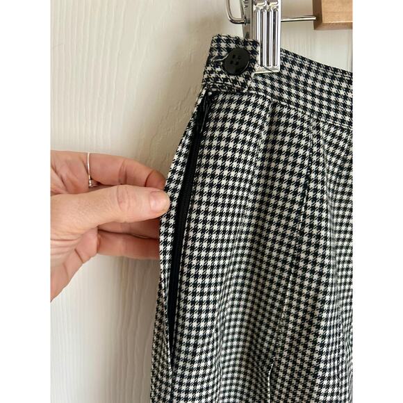 Vintage 100% Wool Black and White Houndstooth Pleated Skirt Size Medium - Picture 6 of 6